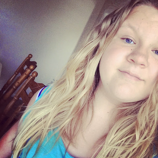 Emma Cooper Photo 12